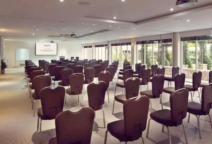 Отель Mercure Clear Mountain Lodge