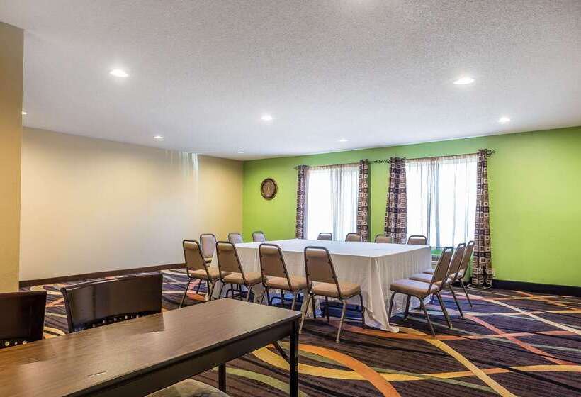 فندق Quality Inn Warsaw I40