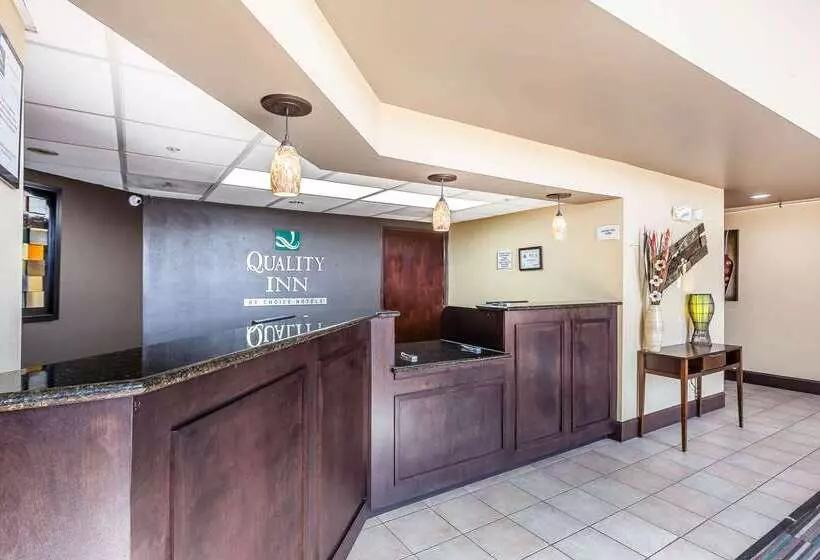 Отель Quality Inn Warsaw I40