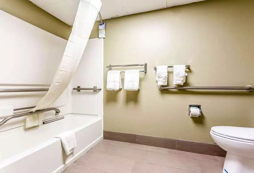 Отель Quality Inn Warsaw I40