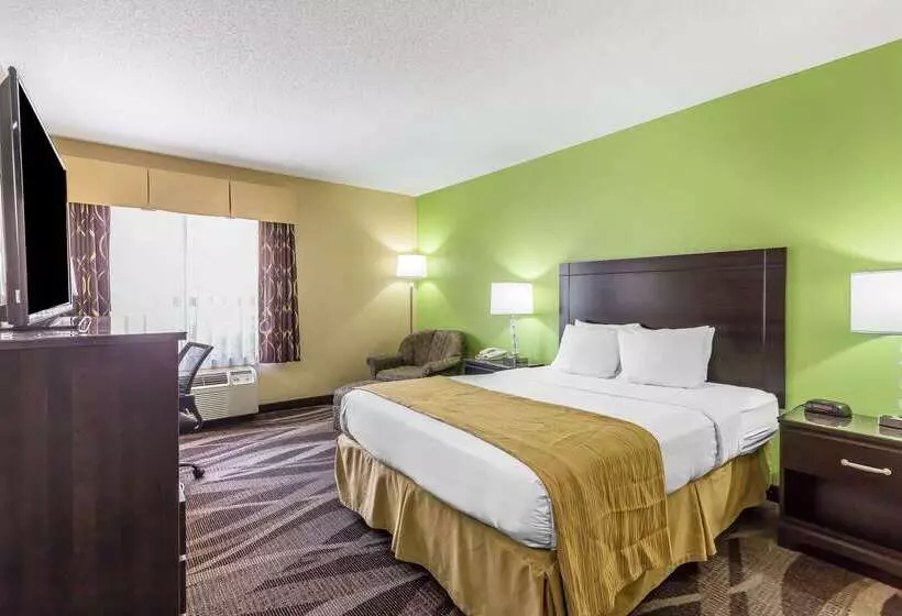 Отель Quality Inn Warsaw I40