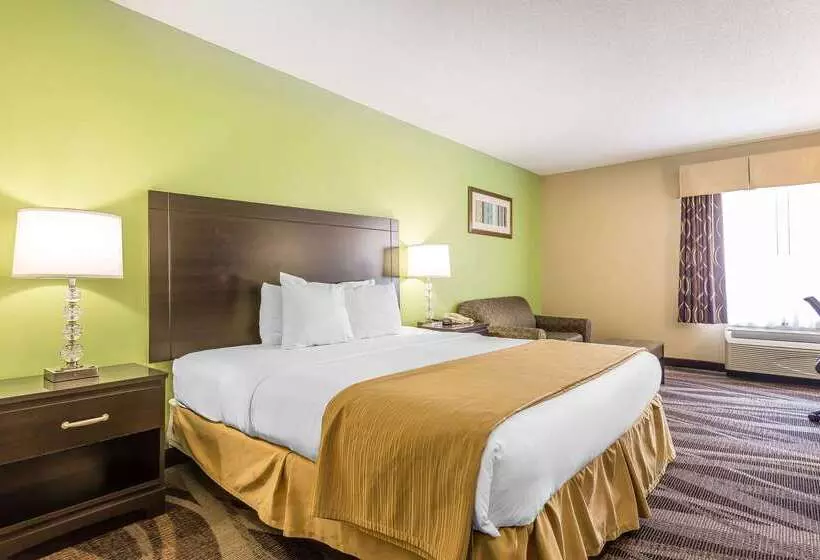 Отель Quality Inn Warsaw I40