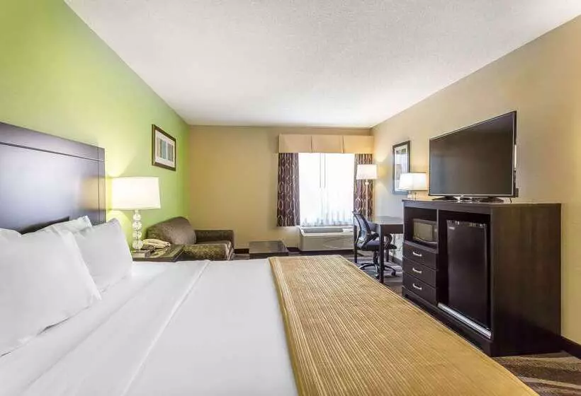 Отель Quality Inn Warsaw I40