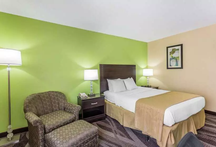 Отель Quality Inn Warsaw I40