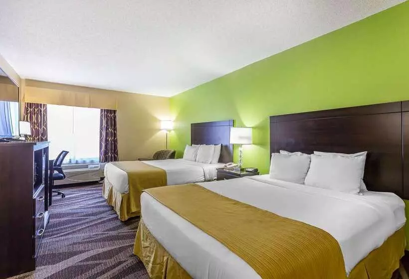 Отель Quality Inn Warsaw I40