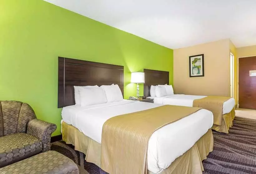 Отель Quality Inn Warsaw I40