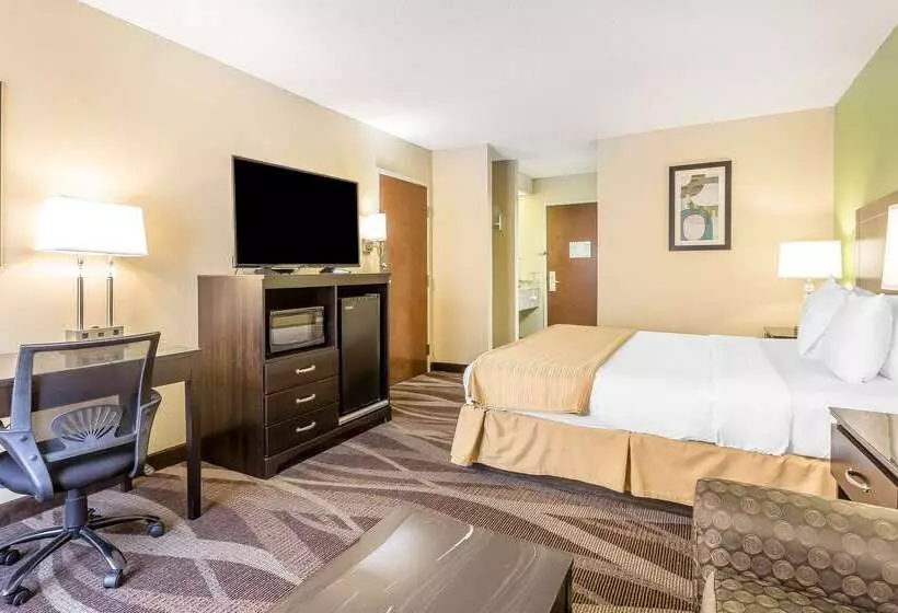 Отель Quality Inn Warsaw I40