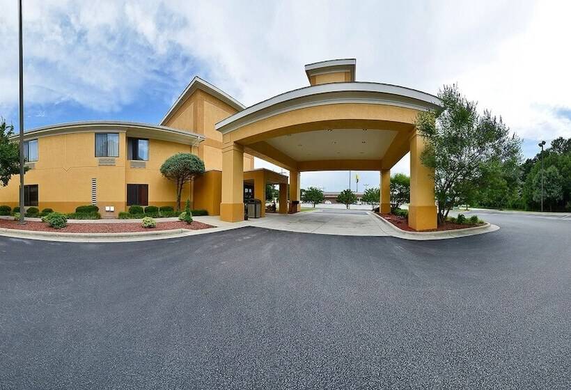 فندق Quality Inn Warsaw I40