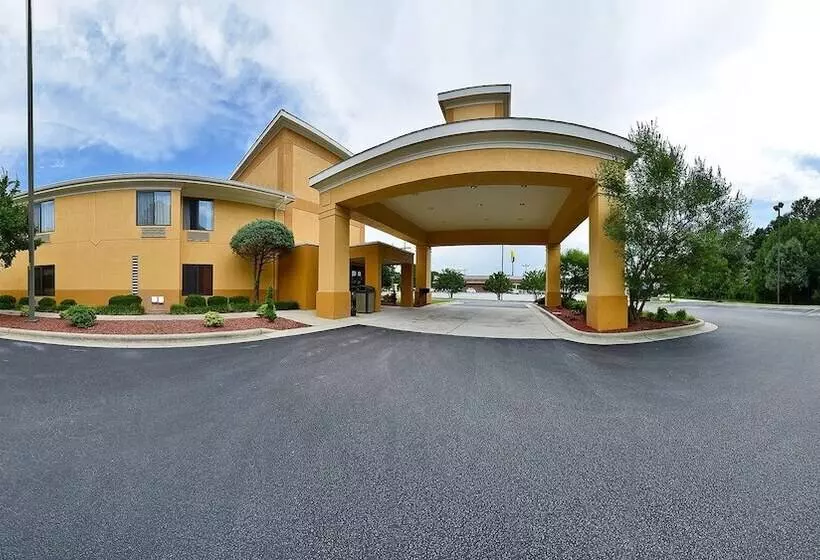 Отель Quality Inn Warsaw I40