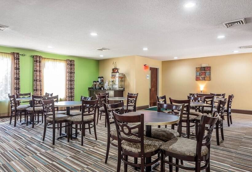 فندق Quality Inn Warsaw I40