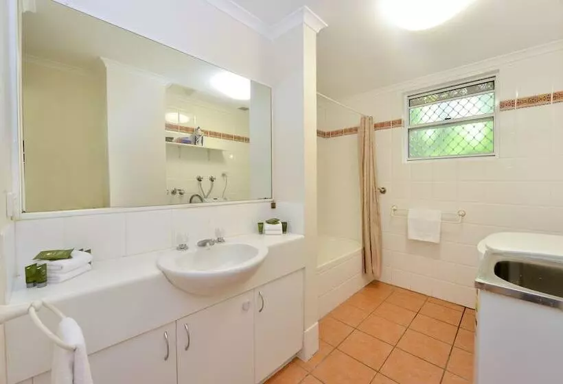 فندق Seascape Holidays   Tropic Sands