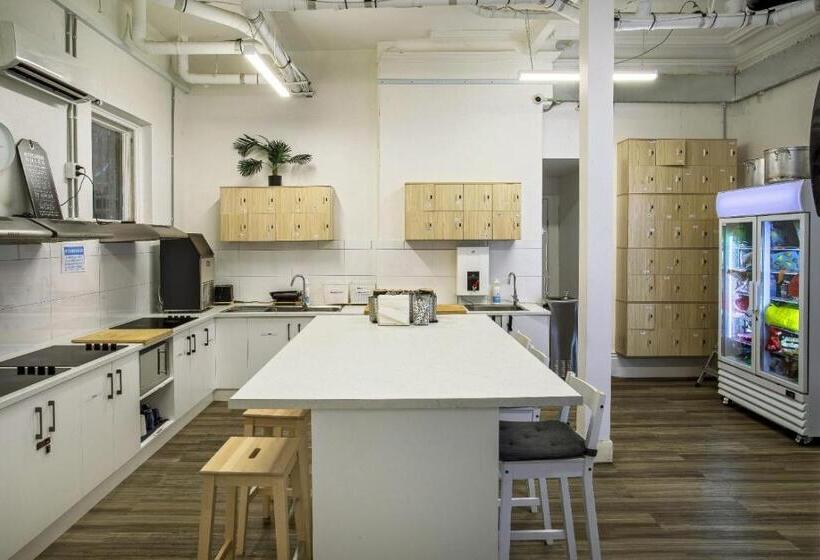 בית מלון כפרי Tequila Sunrise Hostel Adelaide