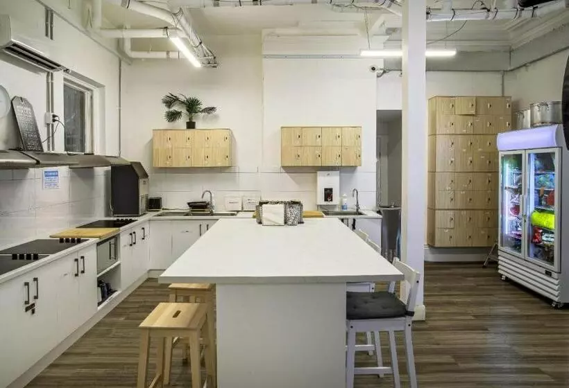 هتل Tequila Sunrise Hostel Adelaide