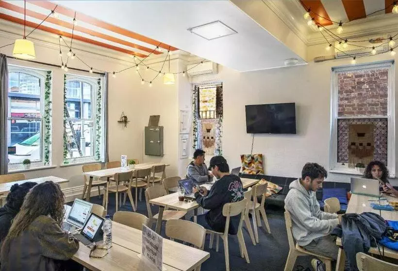 هتل Tequila Sunrise Hostel Adelaide