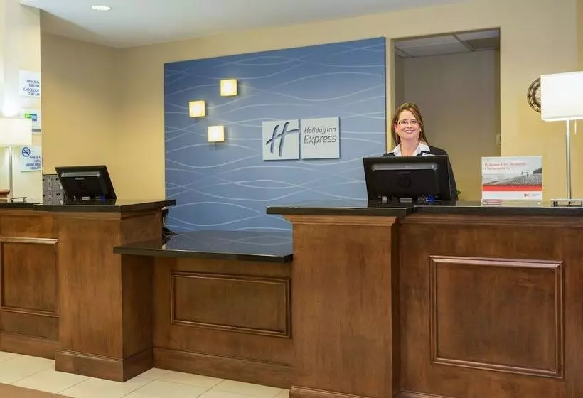 Отель Holiday Inn Express & Suites Moultrie, An Ihg