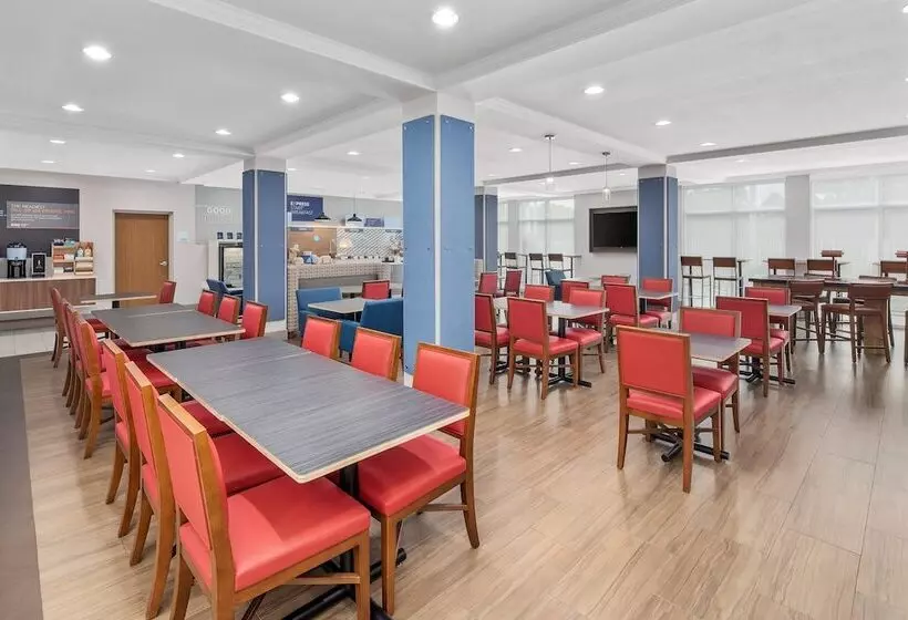 Holiday Inn Express Hotel & Suites Palm Bay, An Ihg