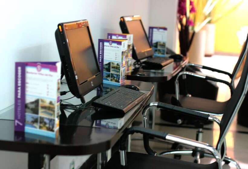 ホテル Regency Suites La Feria