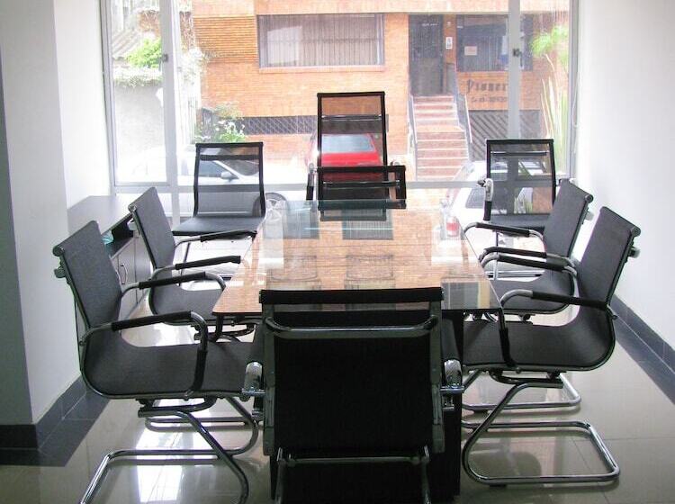 ホテル Regency Suites La Feria