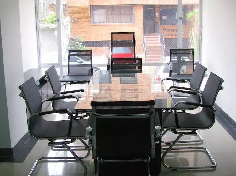 호텔 Regency Suites La Feria