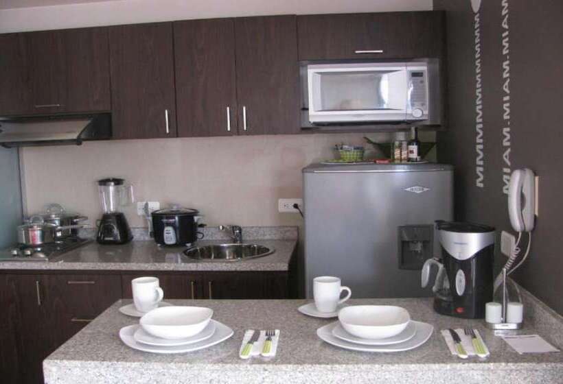 ホテル Regency Suites La Feria