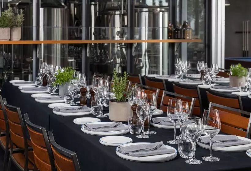 בית מלון כפרי Atura Dandenong