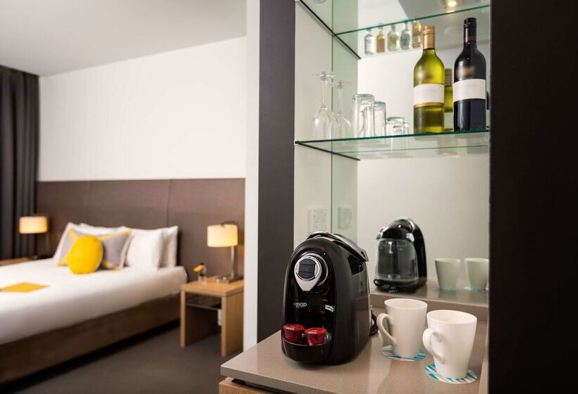 Отель Atura Dandenong