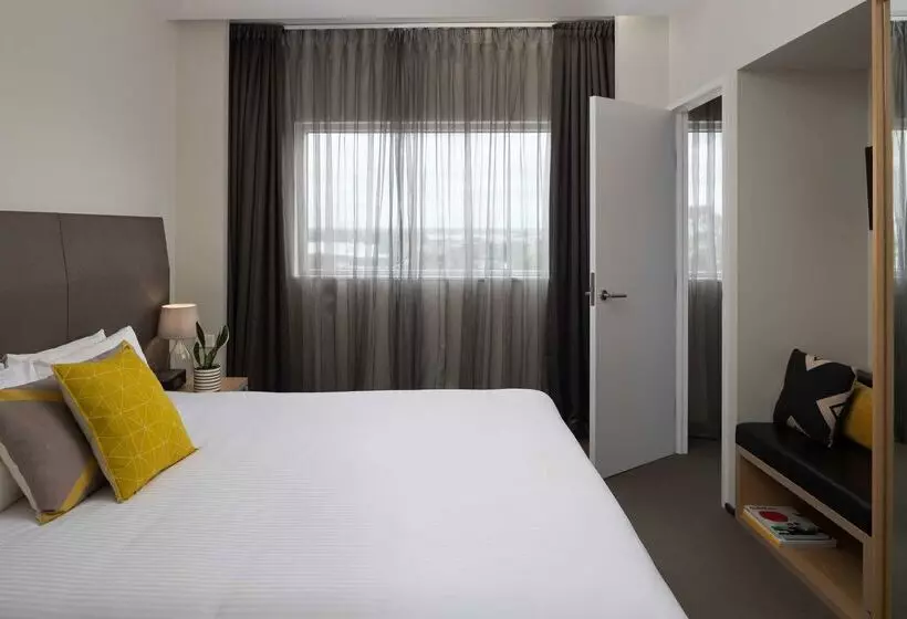 בית מלון כפרי Atura Dandenong