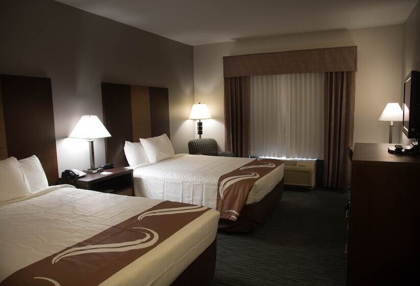 호텔 Crossroads Inn And Suites