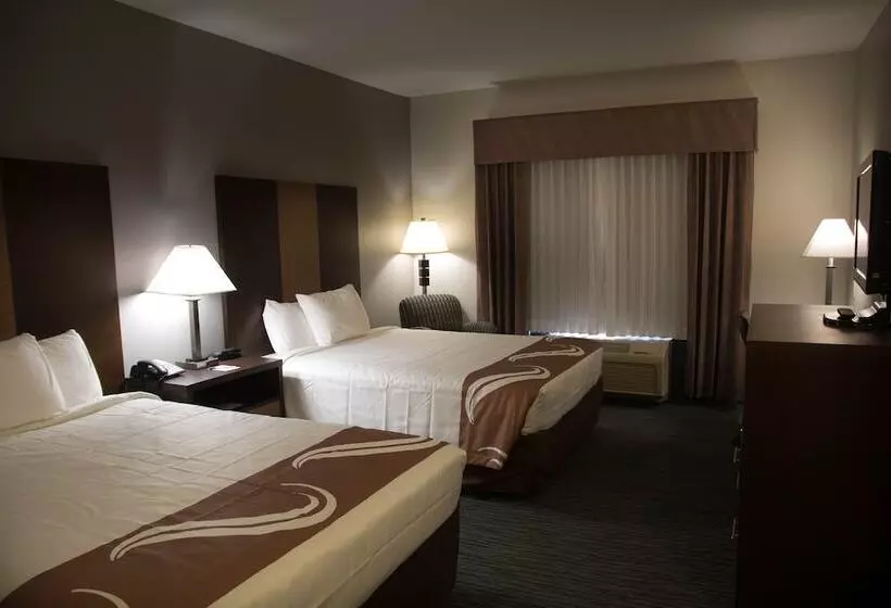 호텔 Crossroads Inn And Suites