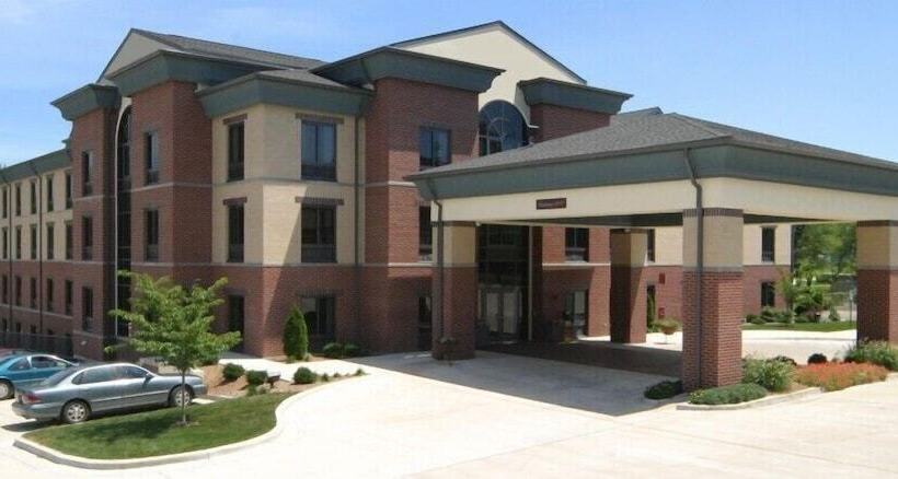 호텔 Crossroads Inn And Suites