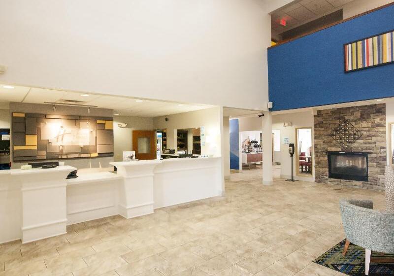 Holiday Inn Express Hotel & Suites Waukegan/gurnee, An Ihg