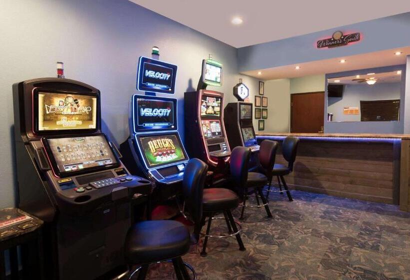 فندق Seasons Inn & Suites Highland