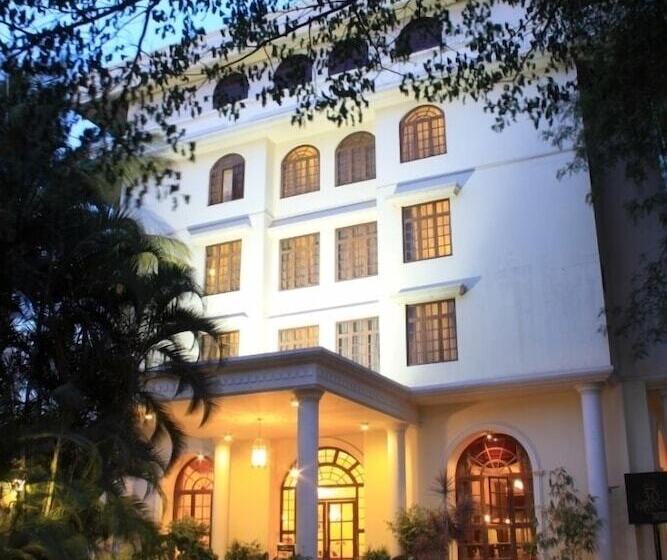 فندق The Grand Magrath