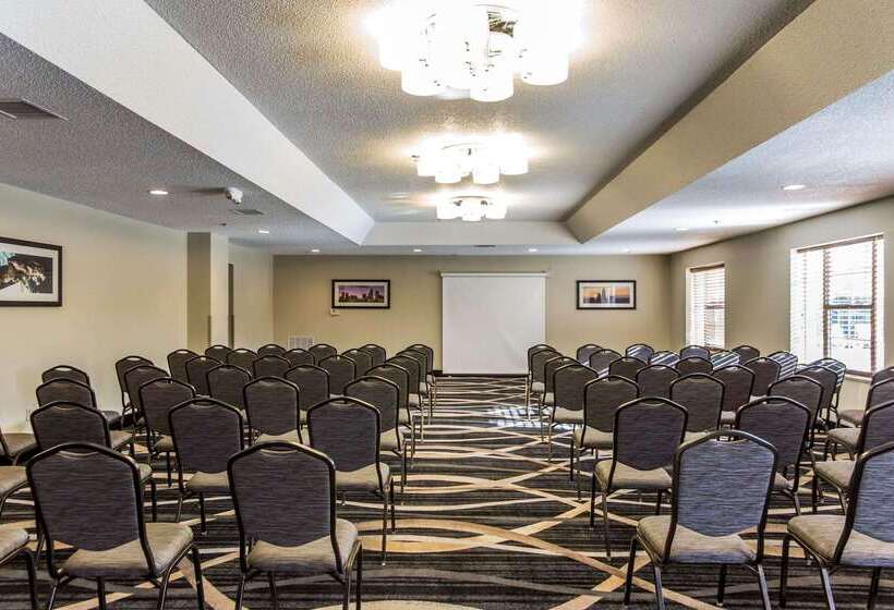 Отель Comfort Suites Pineville Ballantyne Area