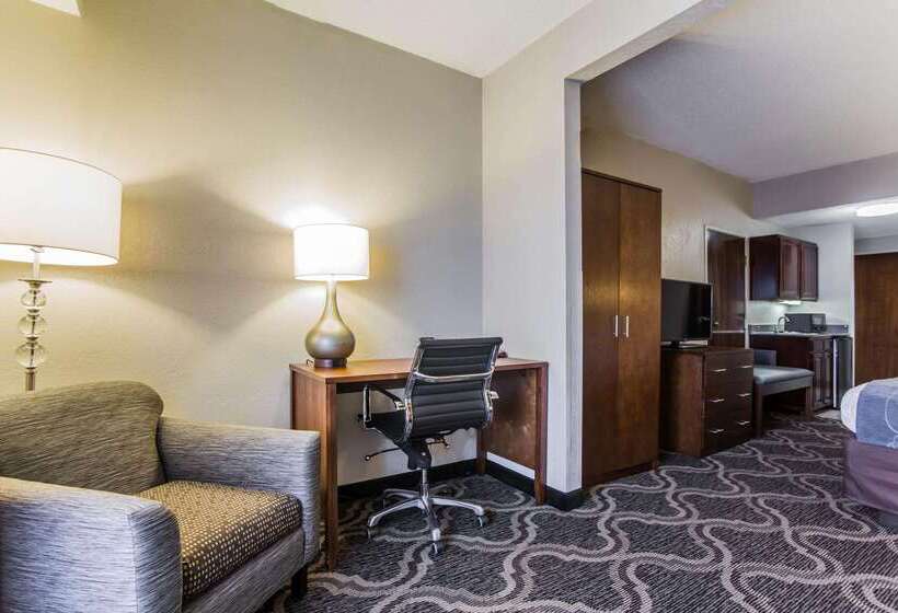 Отель Comfort Suites Pineville Ballantyne Area