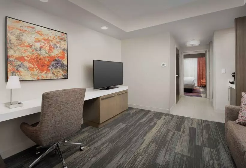 فندق Hilton Garden Inn Columbia Airport