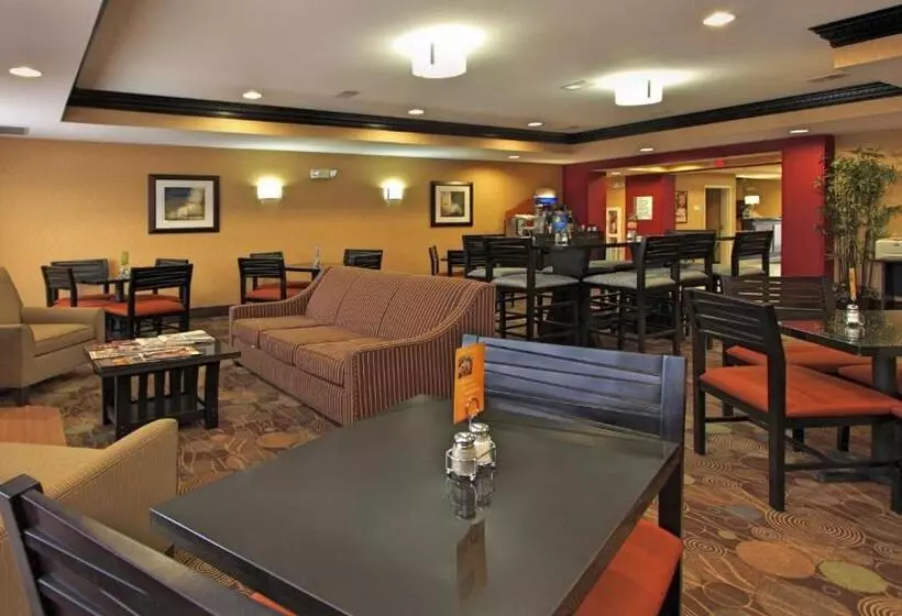 Holiday Inn Express Hotel & Suites Defiance, An Ihg