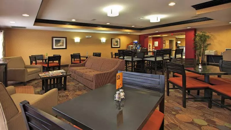Holiday Inn Express Hotel & Suites Defiance, An Ihg