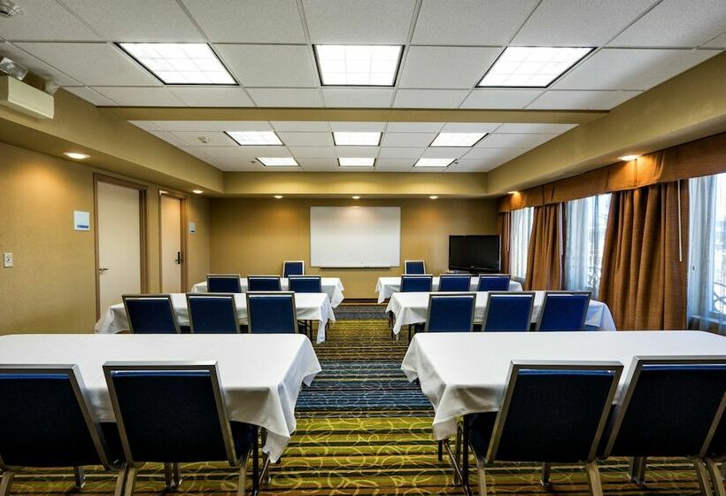 Отель Holiday Inn Express Silver City By Ihg