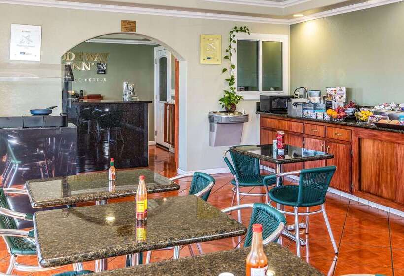 בית מלון כפרי Rodeway Inn On Historic Route 66