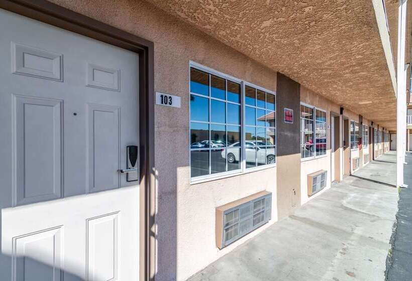 בית מלון כפרי Rodeway Inn On Historic Route 66