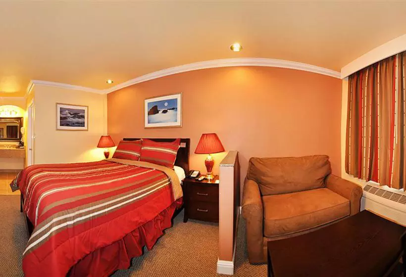 호텔 Inn By The Coliseum