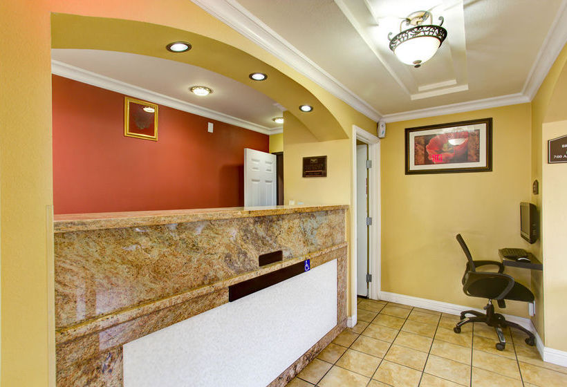 호텔 Inn By The Coliseum