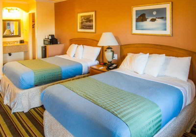 호텔 Inn By The Coliseum