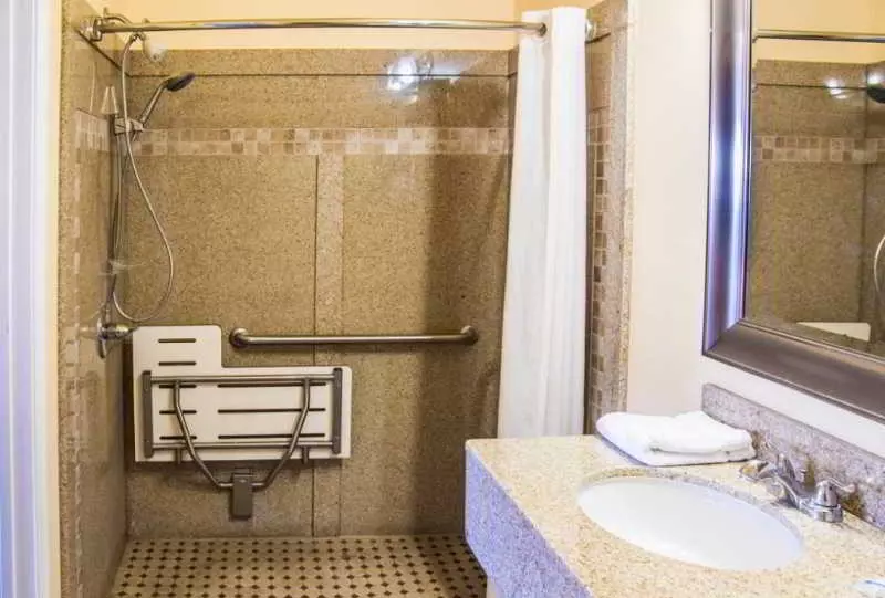 호텔 Inn By The Coliseum