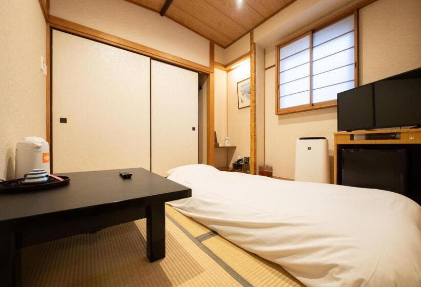 בית מלון כפרי Ueno First City