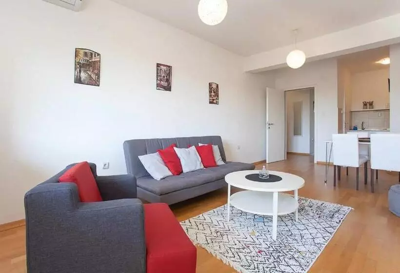 Urban Hostel & Apartments