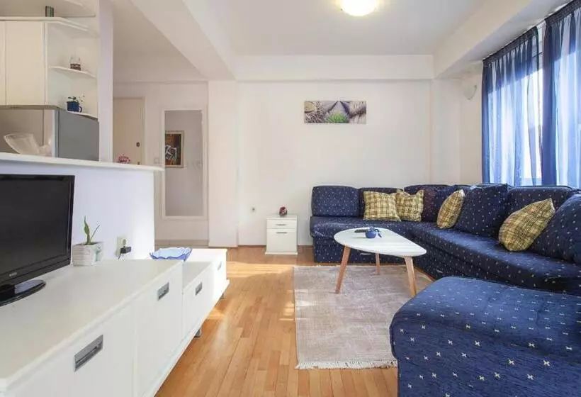 Urban Hostel & Apartments