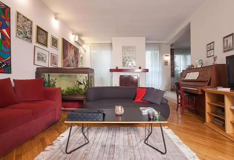 Urban Hostel & Apartments