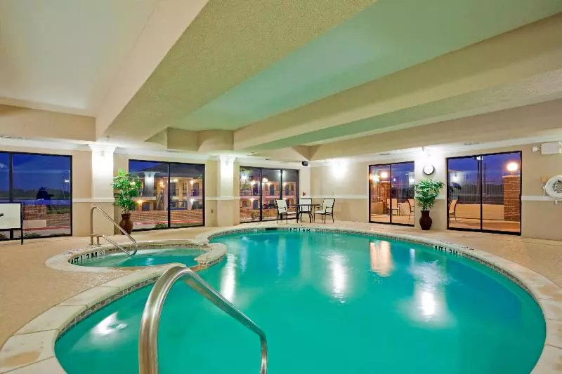 Holiday Inn Express Hotel & Suites Ennis, An Ihg